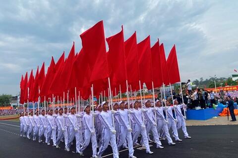 Tiếp tục lập nên những kỳ tích “Điện Biên Phủ mới” trong sự nghiệp xây dựng và bảo vệ Tổ quốc Việt Nam xã hội chủ nghĩa.