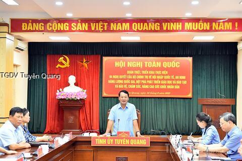 Đưa nhanh các nghị quyết của Bộ Chính trị vào cuộc sống, tạo chuyển biến rõ rệt trong từng lĩnh vực