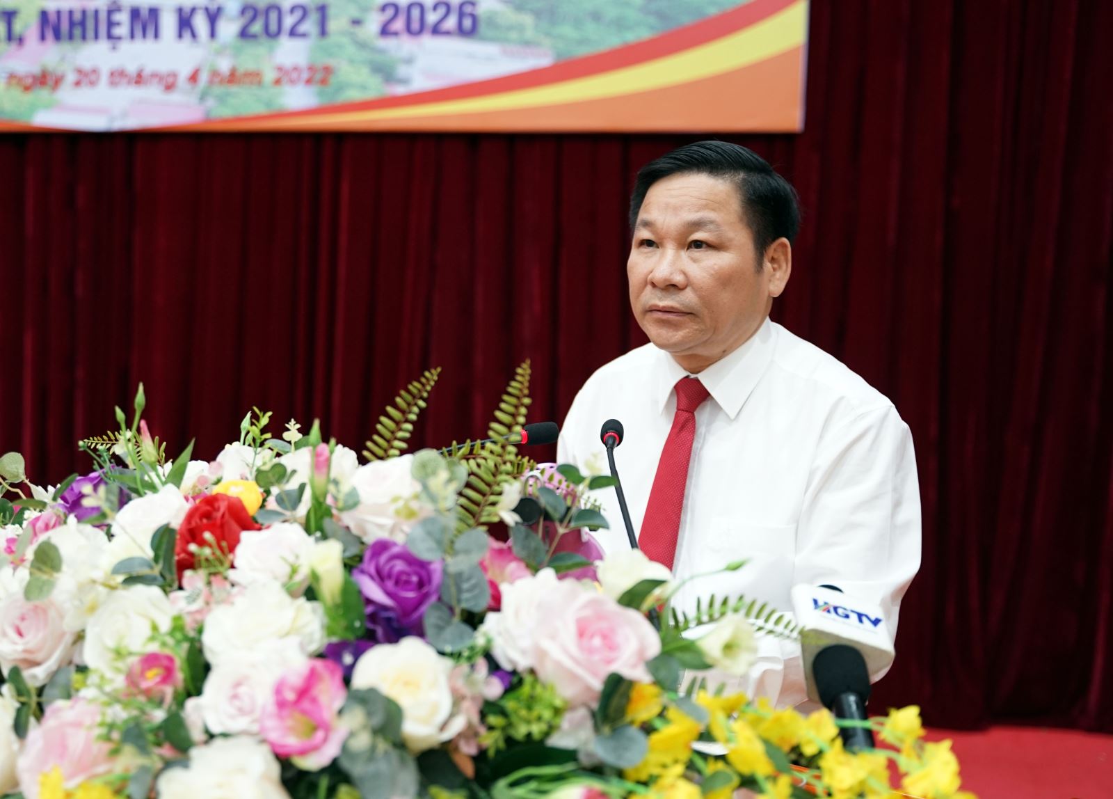 Phó Chủ tịch HĐND tỉnh Hoàng Văn Vịnh phát biểu tại hội nghị