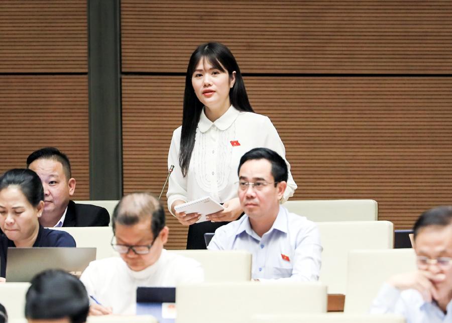 Đại biểu Vương Thị Hương đặt câu hỏi chất vấn Bộ trưởng Bộ NN&PTNT