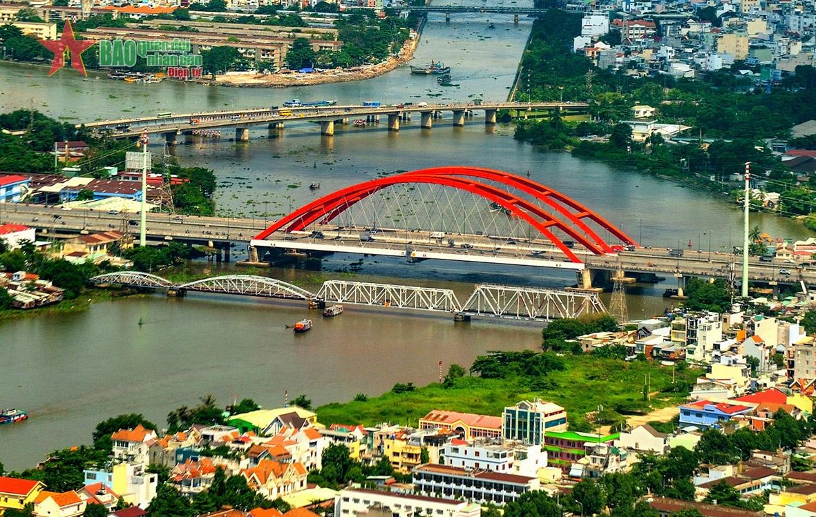 Thành phố vươn lên tầm cao
