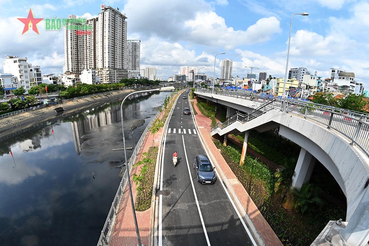 Thành phố vươn lên tầm cao