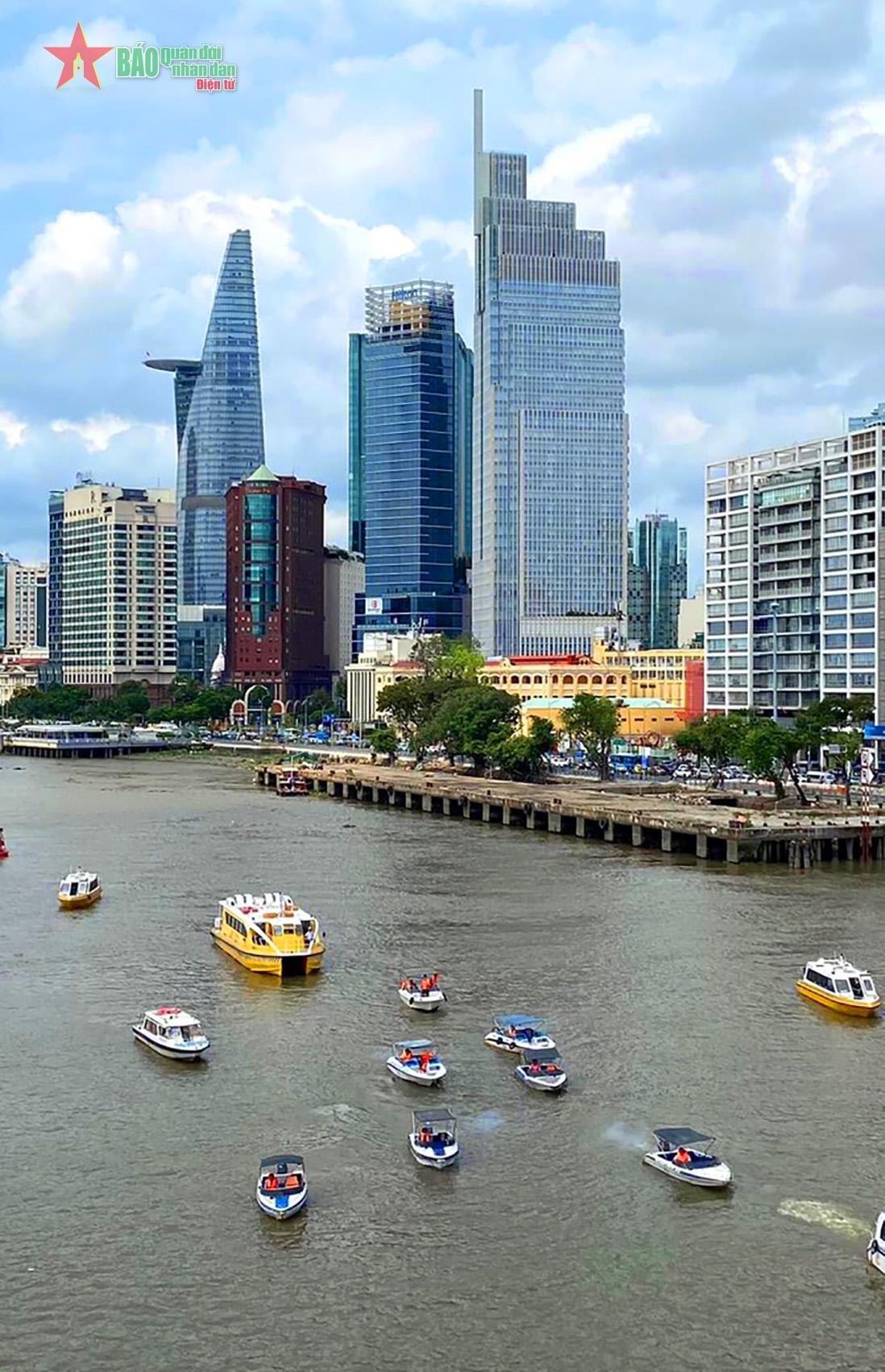 Thành phố vươn lên tầm cao