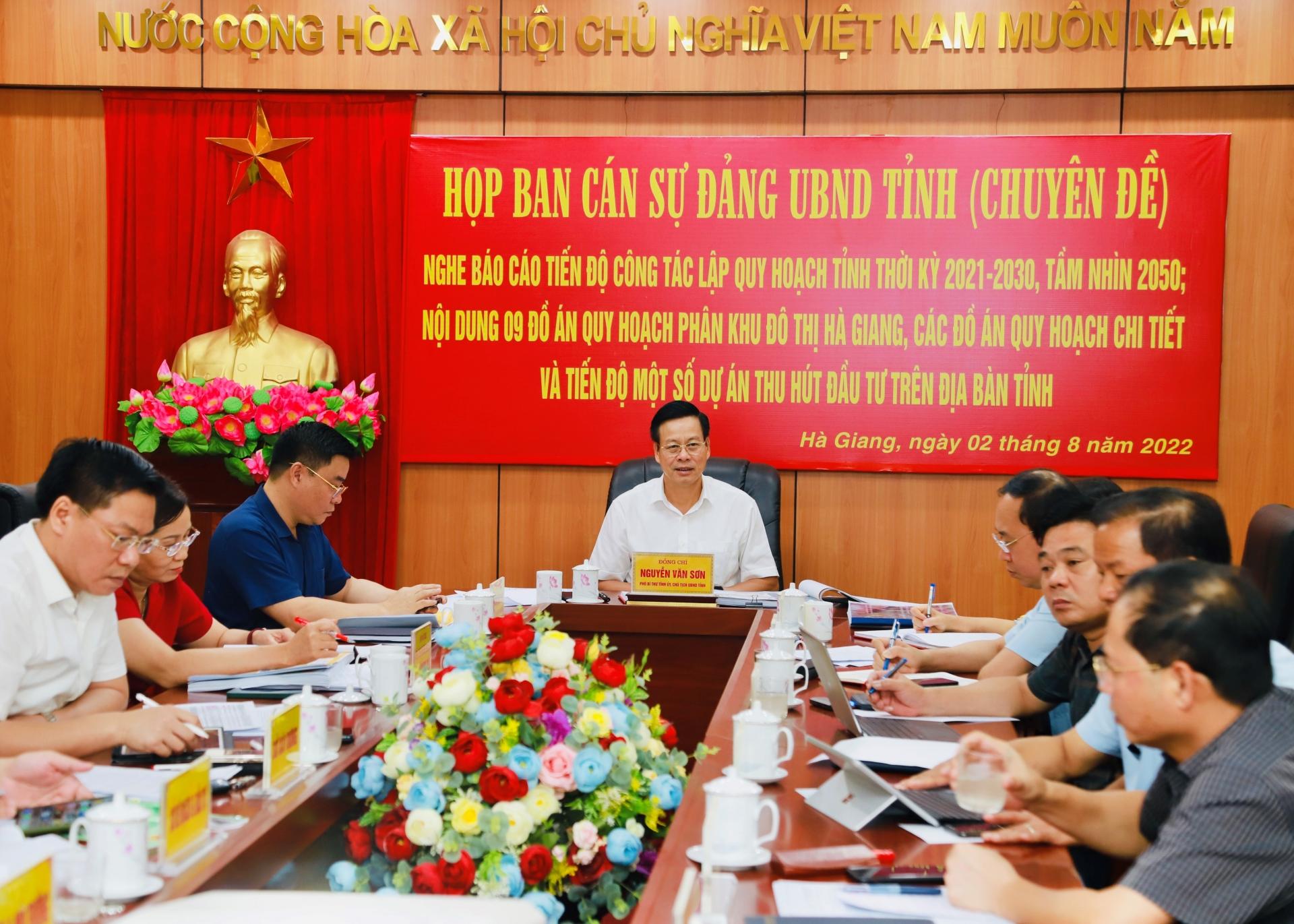 Chủ tịch UBND tỉnh Nguyễn Văn Sơn chủ trì cuộc họp