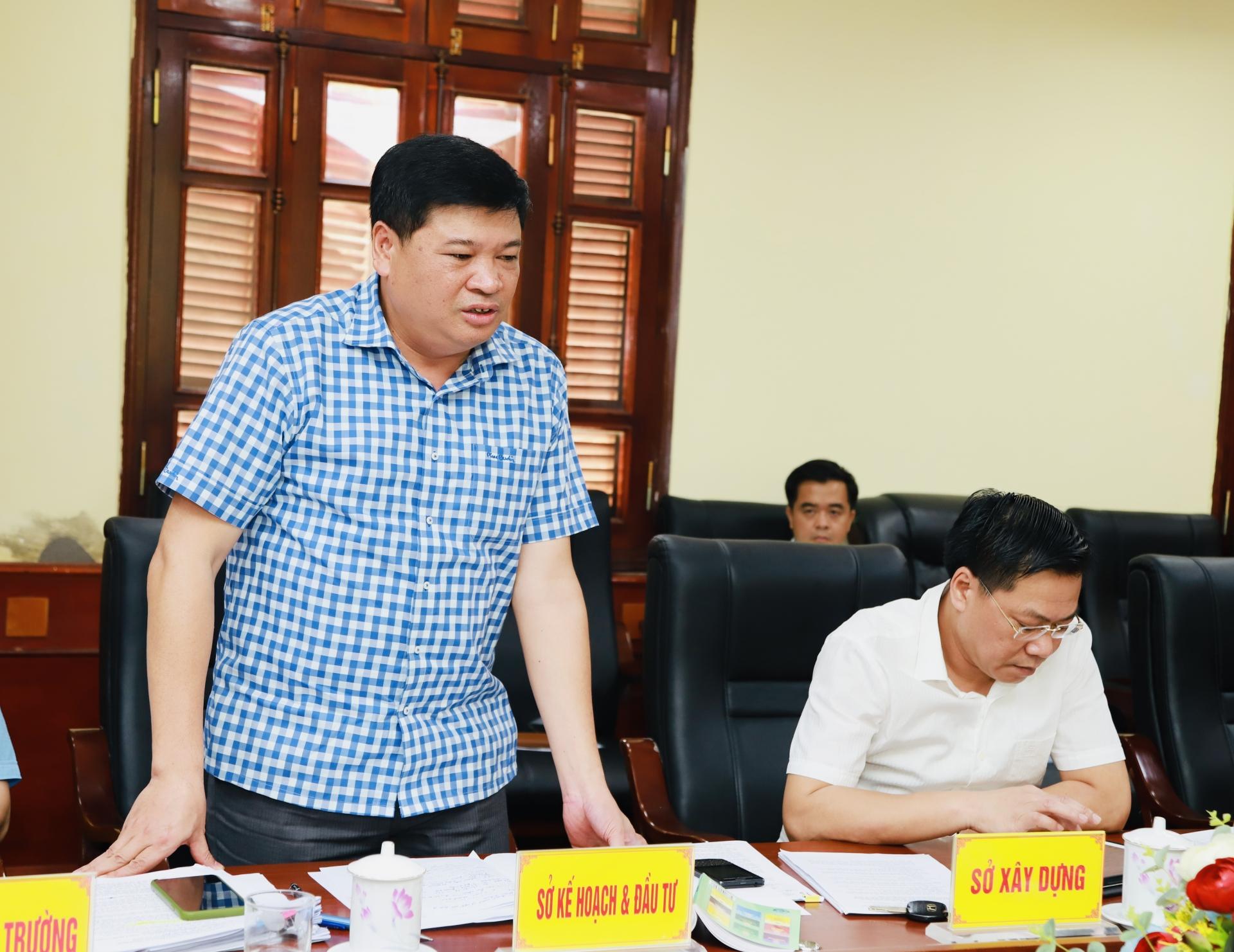 Giám đốc Sở Kế hoạch và Đầu tư Lương Văn Đoàn báo cáo tiến độ lập quy hoạch tỉnh