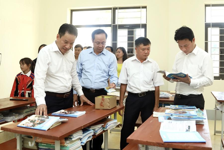 Bí thư Tỉnh ủy Đặng Quốc Khánh thăm cơ sở vật chất nhà trường