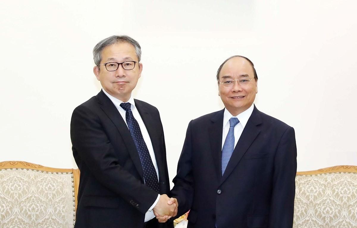 Chủ tịch nước Nguyễn Xuân Phúc (khi còn là Thủ tướng Chính phủ) và Đại sứ Nhật Bản tại Việt Nam Yamada Takio. (Nguồn: TTXVN)