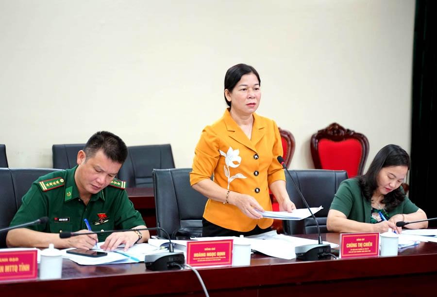 Phó Chủ tịch Thường trực HĐND tỉnh Chúng Thị Chiên thảo luận tại buổi giám sát của Đoàn ĐBQH tỉnh với UBND huyện Bắc Quang.