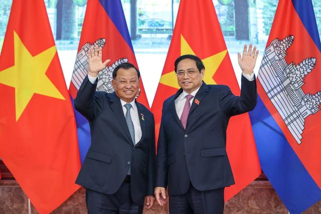 Thủ tướng Phạm Minh Chính hội kiến Chủ tịch Thượng viện Campuchia - Ảnh 2.