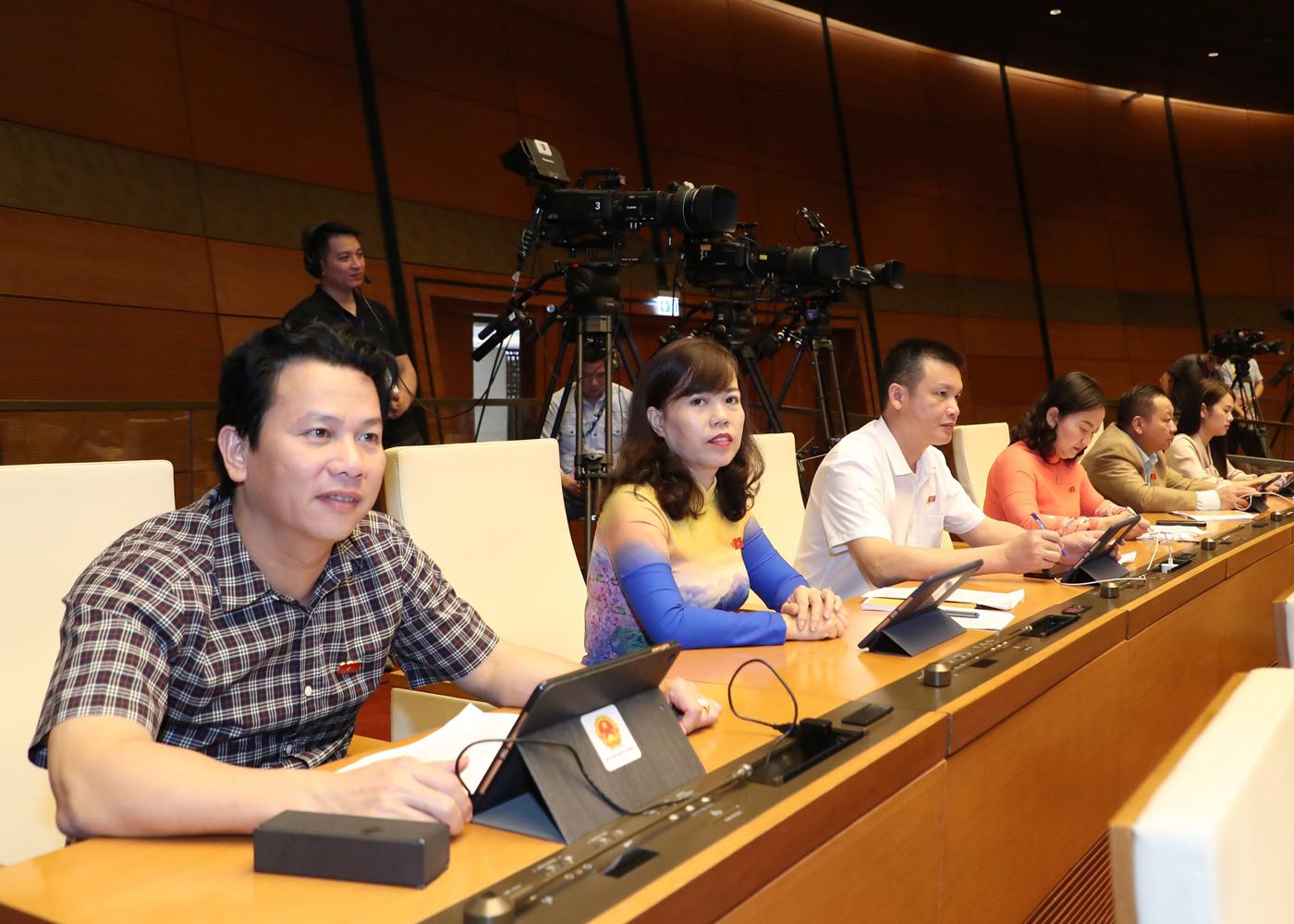 Đoàn ĐBQH tỉnh Hà Giang dự phiên thảo luận về tình hình KT-XH