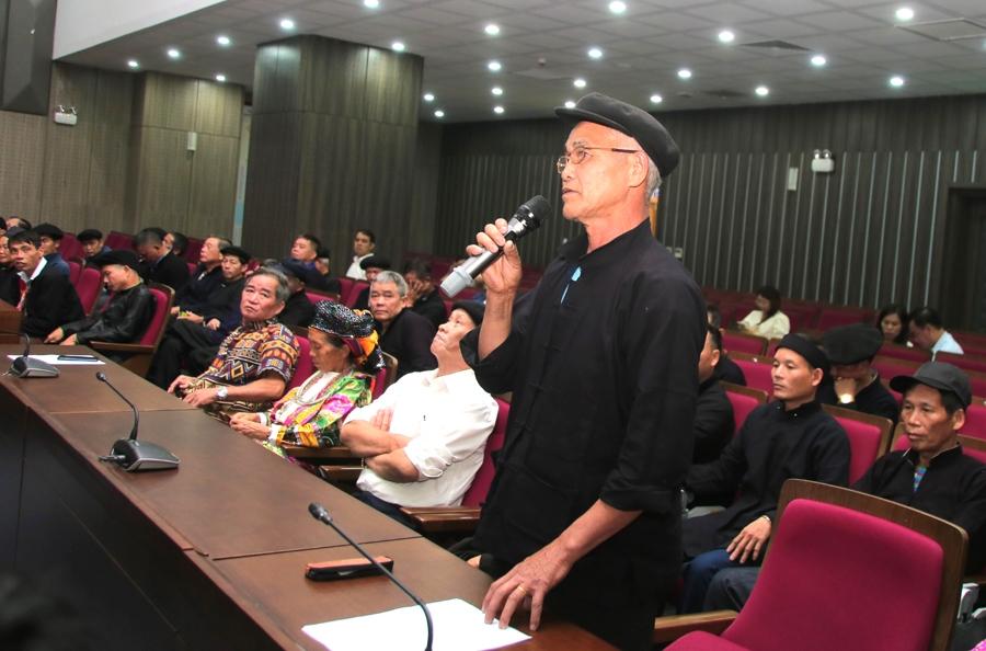 Người có uy tín Thèn Vần Tín ở Xín Mần kiến nghị về những giải pháp tuyên truyền nâng cao hoạt động của Hội nghệ nhân dân gian.