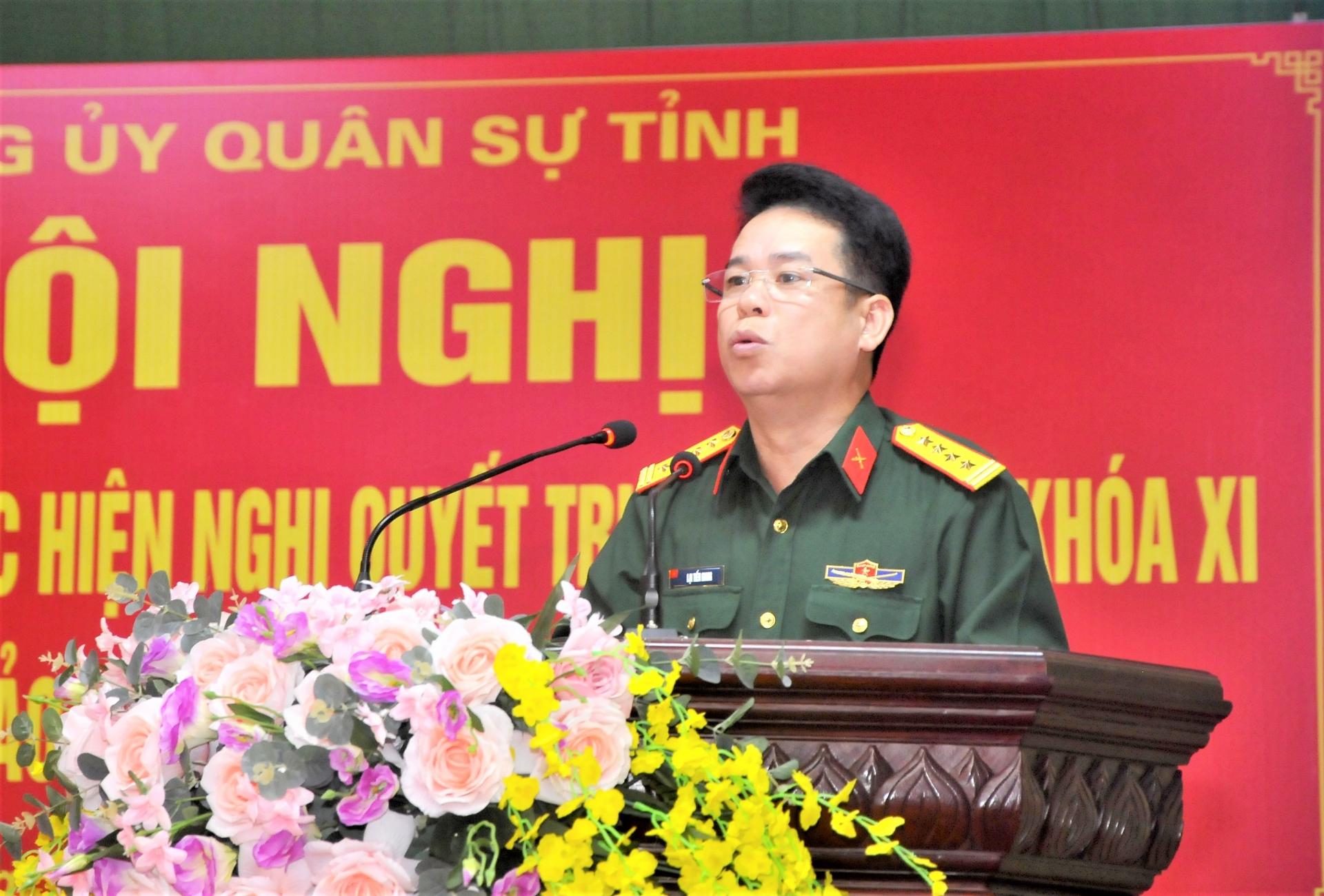 Đại tá Lại Tiến Giang, Ủy viên BTV Tỉnh ủy, Chỉ huy trưởng Bộ CHQS tỉnh phát biểu khai mạc hội nghị.