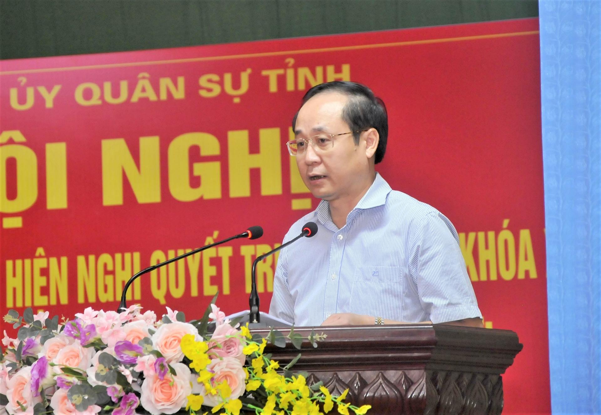 Bí thư Huyện ủy Bắc Quang Hà Việt Hưng tham gia thảo luận tại hội nghị.