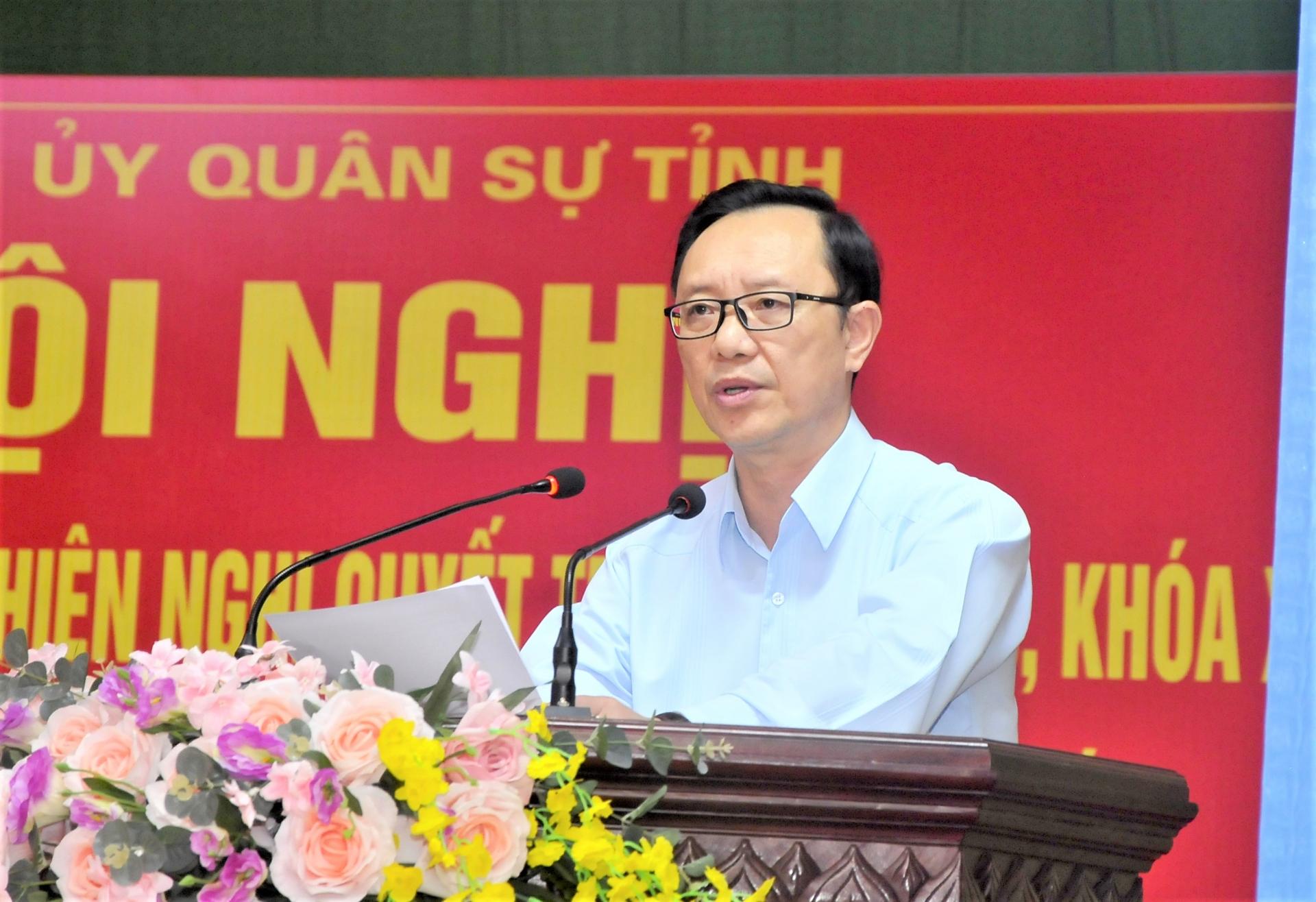 Phó Bí thư Thường trực Tỉnh ủy, Chủ tịch HĐND tỉnh Thào Hồng Sơn phát biểu tại hội nghị.