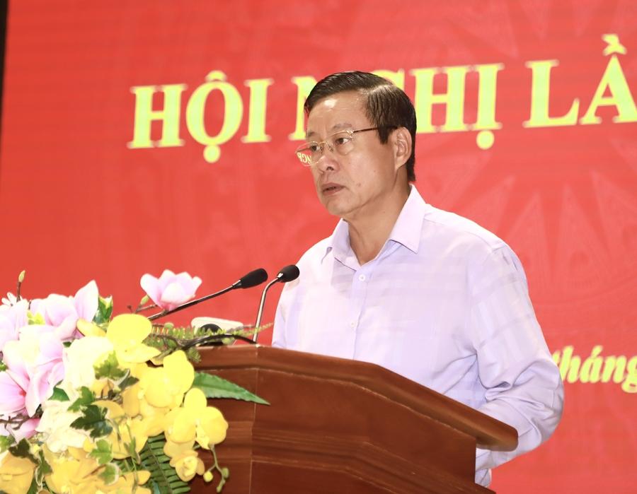 Chủ tịch UBND tỉnh Nguyễn Văn Sơn thông qua báo cáo tổng hợp ý kiến đóng góp của các đồng chí Ủy viên BCH Đảng bộ tỉnh vào các chỉ tiêu năm 2023