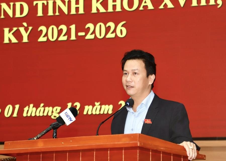 Bí thư Tỉnh ủy Đặng Quốc Khánh phát biểu tại buổi tiếp xúc cử tri