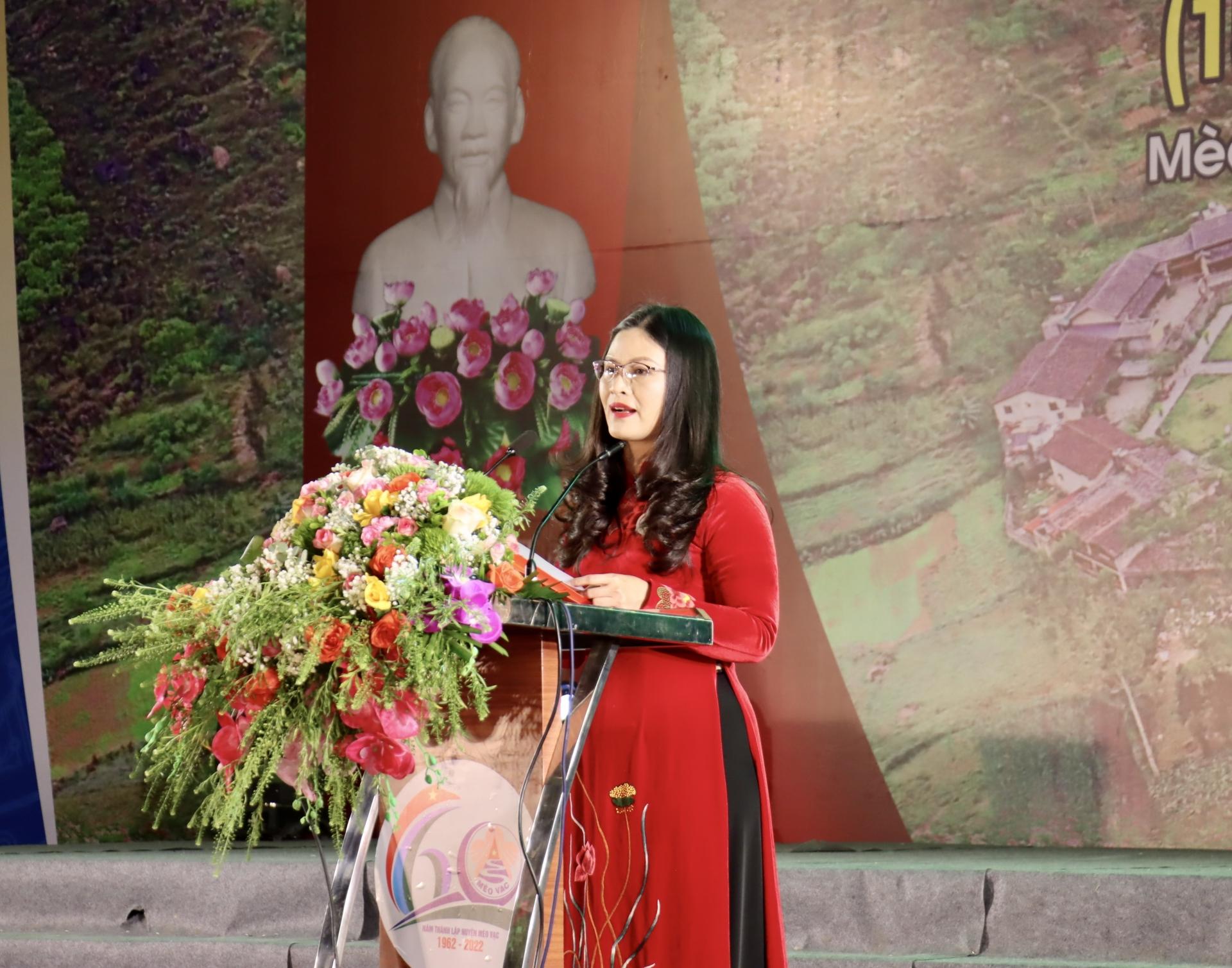 Bí thư Huyện ủy Mèo Vạc Vương Ngọc Hà đọc diễn văn kỷ niệm 60 năm Ngày thành lập huyện.
