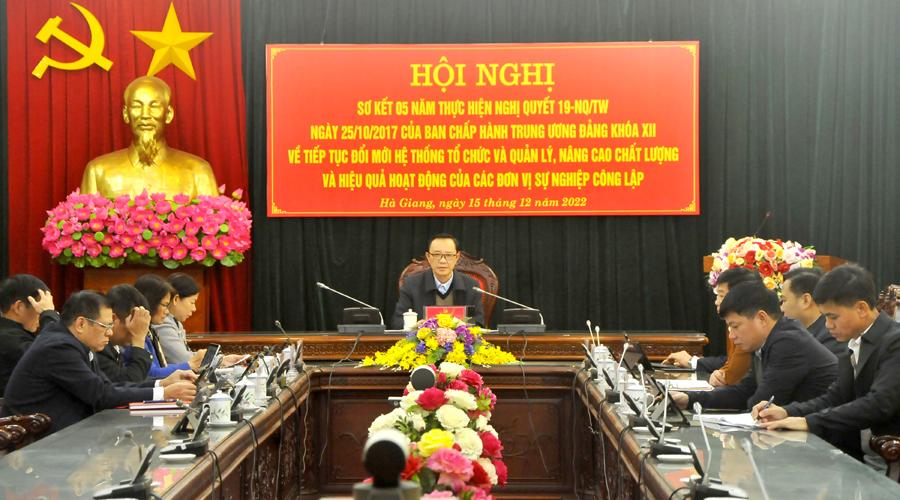 Phó Bí thư Thường trực Tỉnh ủy, Chủ tịch HĐND tỉnh Thào Hồng Sơn và các đại biểu dự tại điểm cầu của tỉnh.