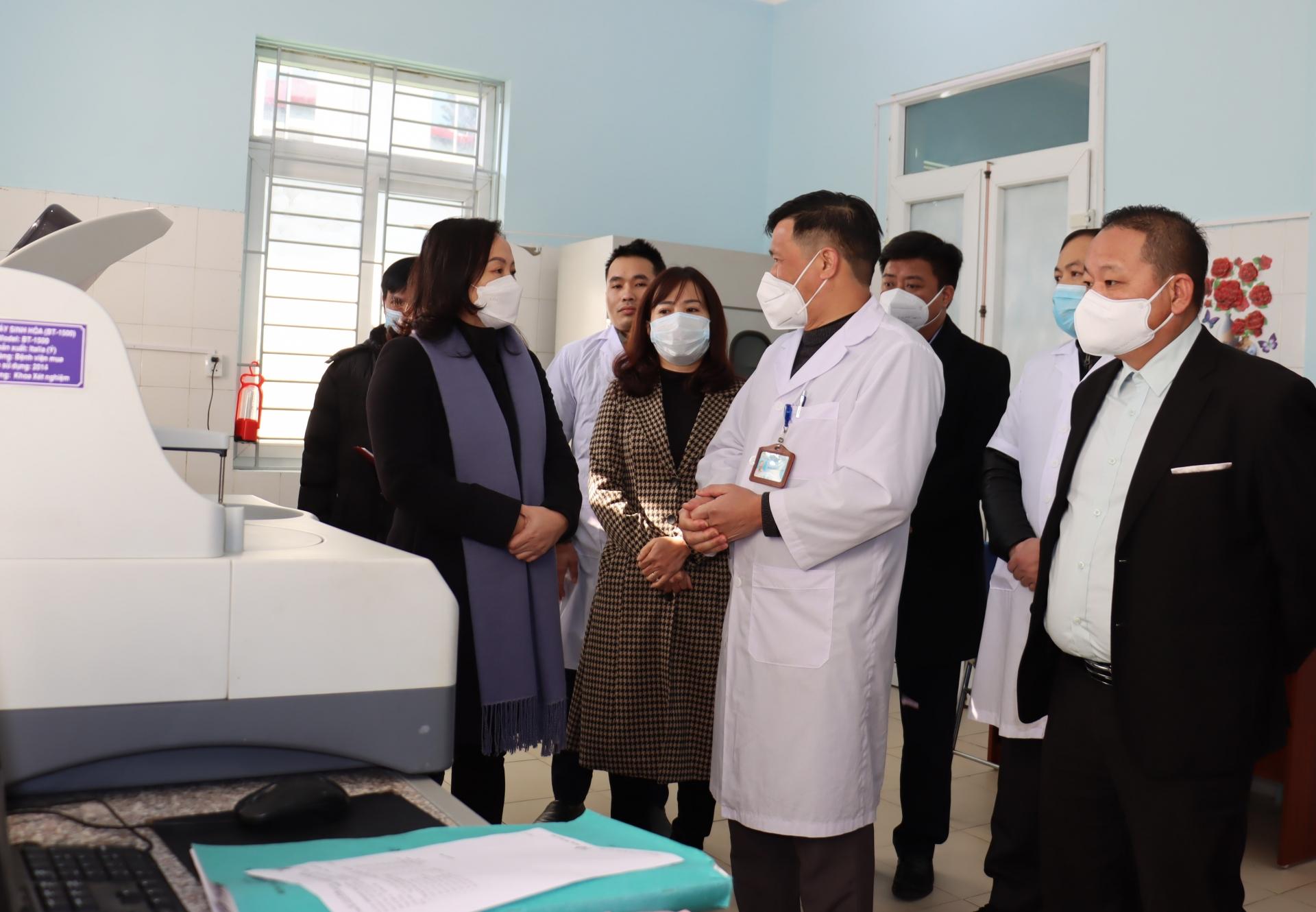 Đoàn ĐBQH khóa XV tỉnh khảo sát tại Bệnh viện Đa khoa huyện Mèo Vạc.