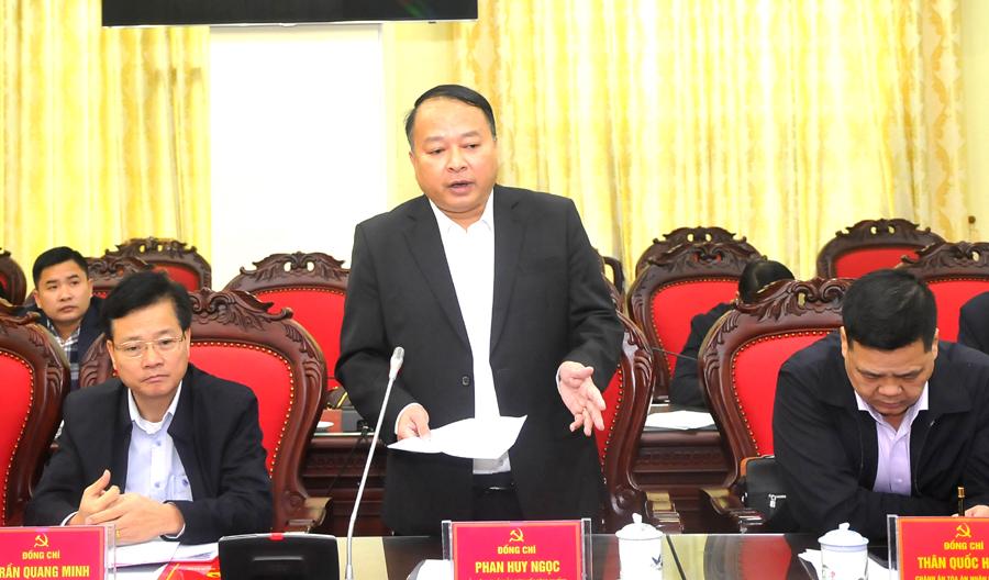 Đại tá Phan Huy Ngọc, Giám đốc Công an tỉnh thảo luận các giải pháp PCTNTC.