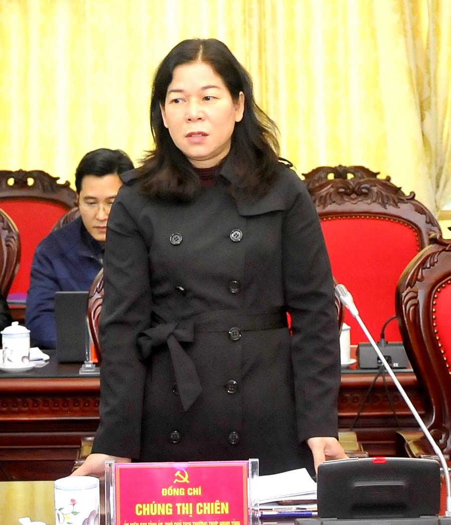 Phó Chủ tịch Thường trực HĐND tỉnh Chúng Thị Chiên thảo luận các giải pháp PCTNTC.