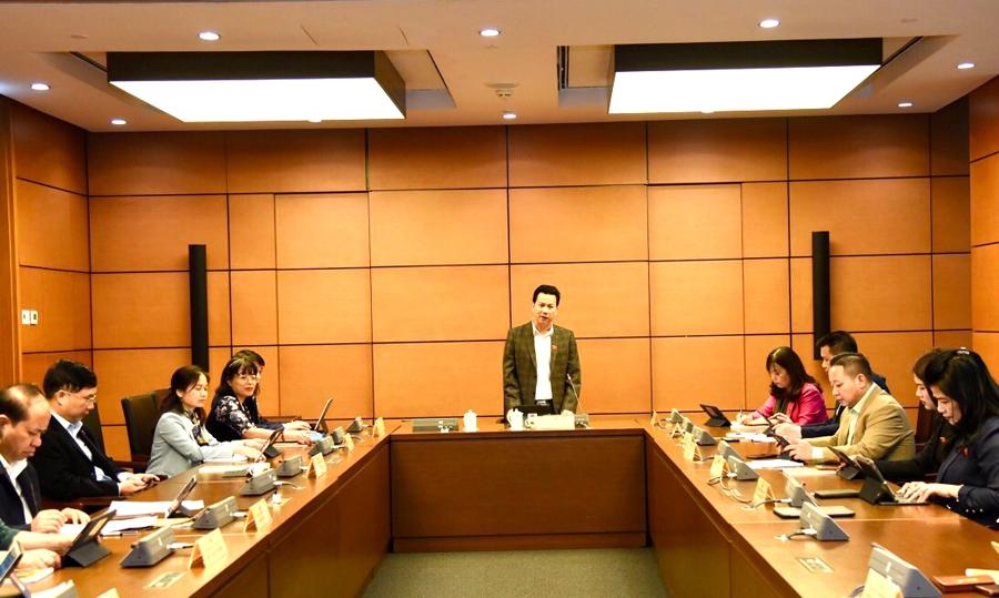 Bí thư Tỉnh ủy Đặng Quốc Khánh chủ trì thảo luận tại tổ 3