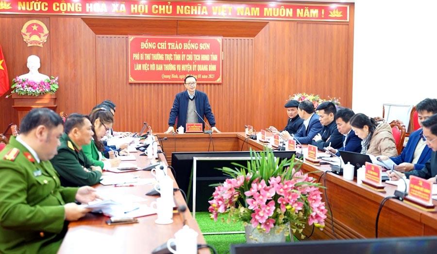Phó Bí thư Thường trực Tỉnh ủy, Chủ tịch HĐND tỉnh Thào Hồng Sơn làm việc với BTV Huyện ủy Quang Bình.