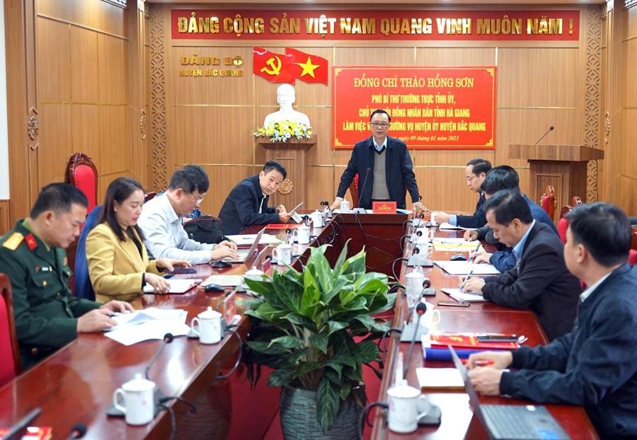 Toàn cảnh buổi làm việc của Phó Bí thư Thường trực Tỉnh ủy, Chủ tịch HĐND tỉnh Thào Hồng Sơn với BTV Huyện ủy Bắc Quang.