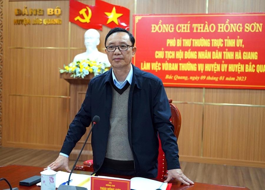 Phó Bí thư Thường trực Tỉnh ủy, Chủ tịch HĐND tỉnh Thào Hồng Sơn kết luận buổi làm việc với BTV Huyện ủy Bắc Quang.