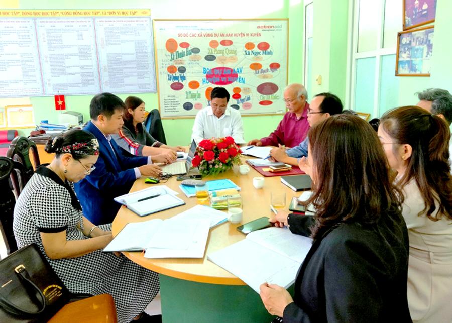 Lãnh đạo Hội Khuyến học tỉnh làm việc tại huyện Vị Xuyên về công tác khuyến học, khuyến tài.