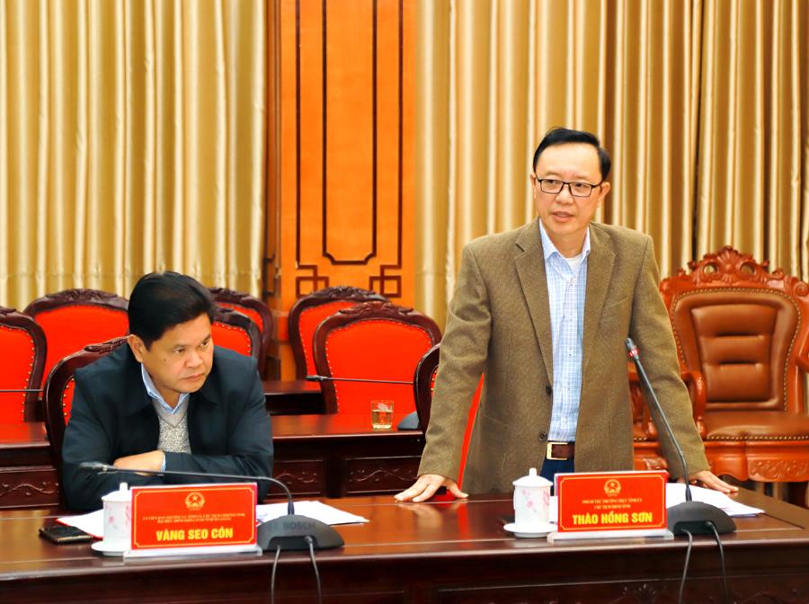 Phó Bí thư Thường trực Tỉnh ủy, Chủ tịch HĐND tỉnh Thào Hồng Sơn phát biểu tại hội nghị
