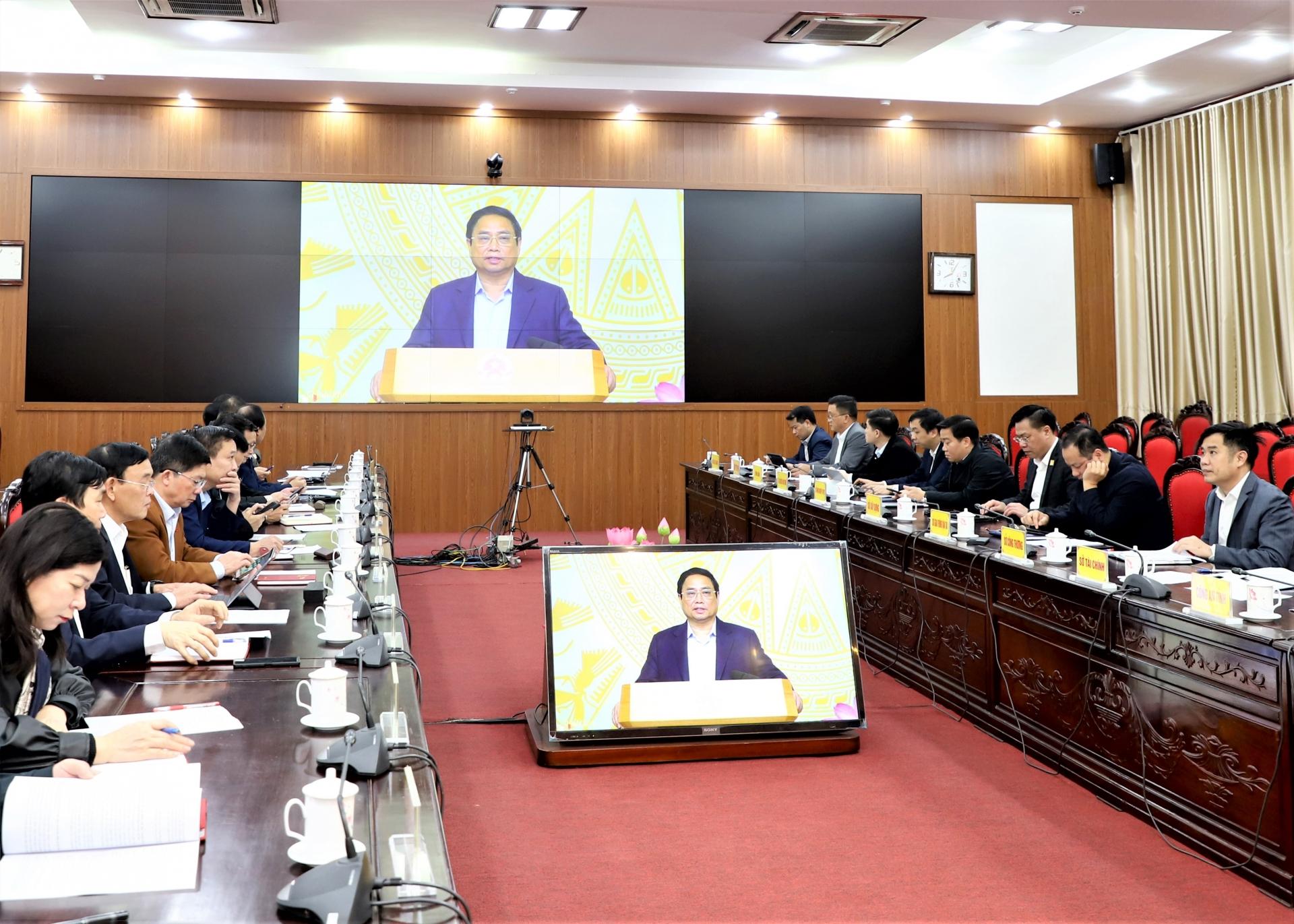 Các đại biểu tại điểm cầu của tỉnh nghe ý kiến phát biểu của Thủ tướng Chính phủ Phạm Minh Chính.
