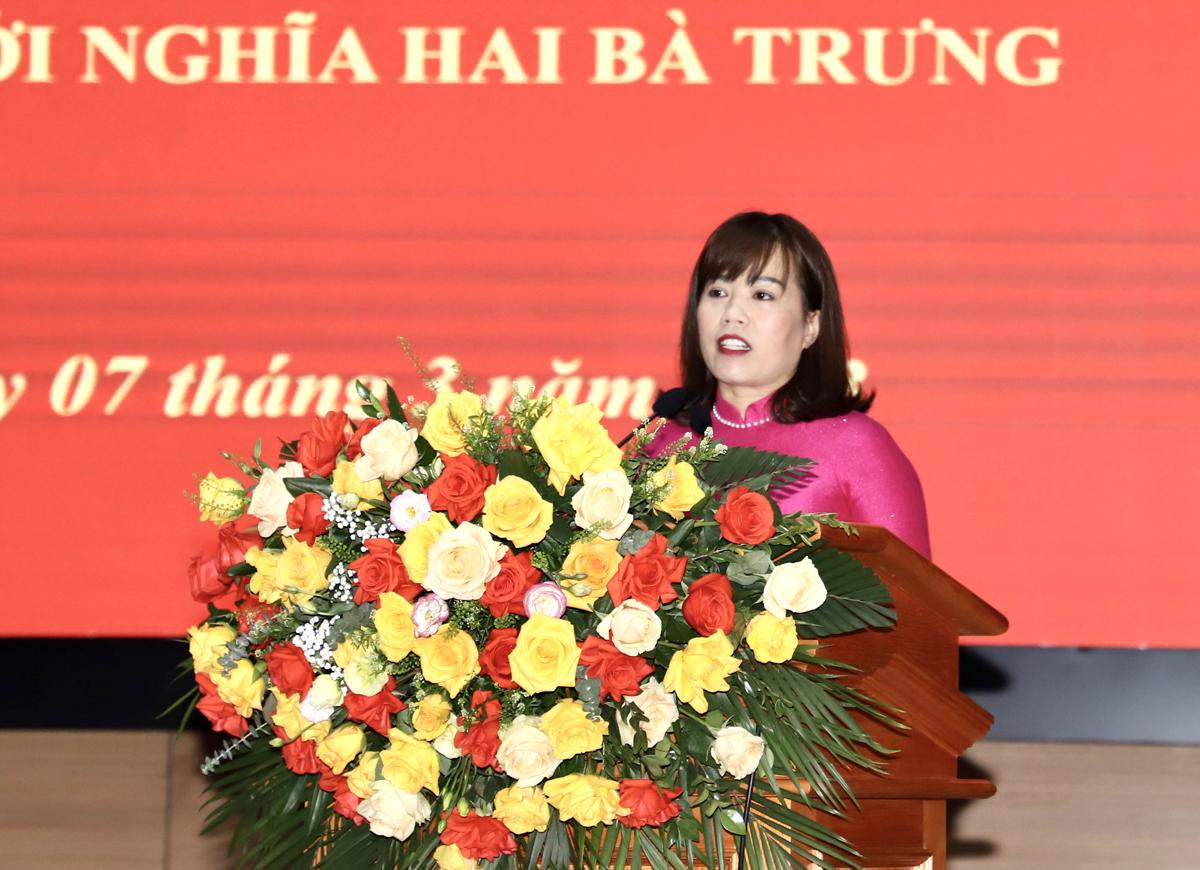 Đồng chí Lý Thị Lan, Phó trưởng đoàn ĐBQH khóa XV đơn vị tỉnh Hà Giang đại diện cán bộ nữ lãnh đạo cấp tỉnh phát biểu, chia sẻ cảm nhận