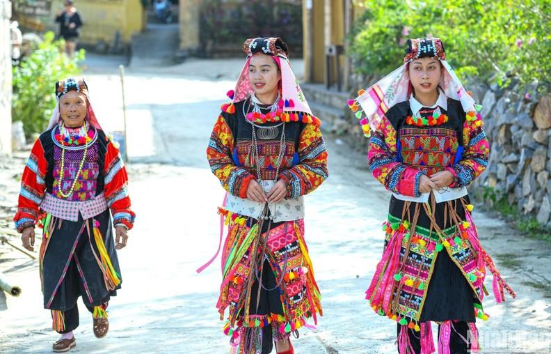 Colourful beauty of Lo Lo ethnic costumes  ảnh 4