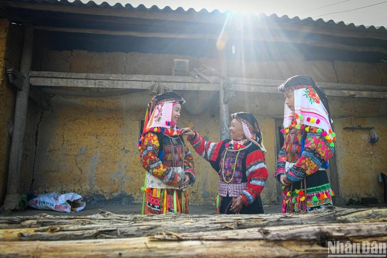 Colourful beauty of Lo Lo ethnic costumes  ảnh 5