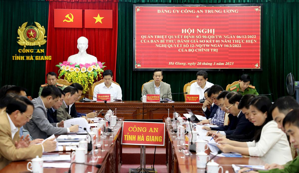 Chủ tịch UBND tỉnh Nguyễn Văn Sơn và các đại biểu dự tại điểm cầu Hà Giang.