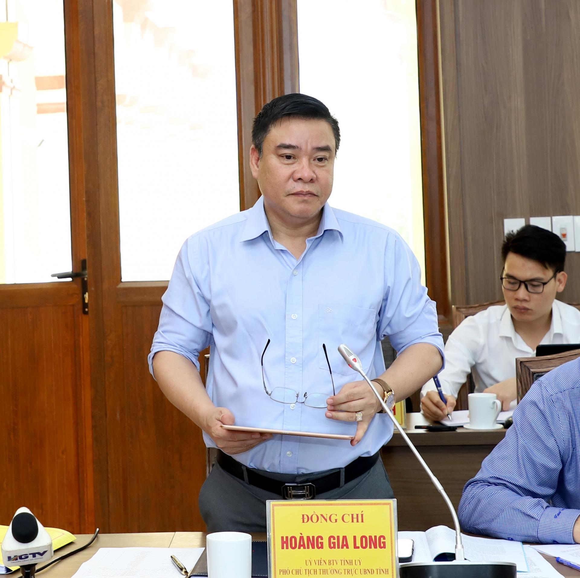 Phó Chủ tịch Thường trực UBND tỉnh Hoàng Gia Long đề nghị huyện Vị Xuyên nắm rõ số liệu từng ngành, lĩnh vực, xác định rõ thế mạnh để có giải pháp chỉ đạo, điều hành phát triển KT – XH hiệu quả.