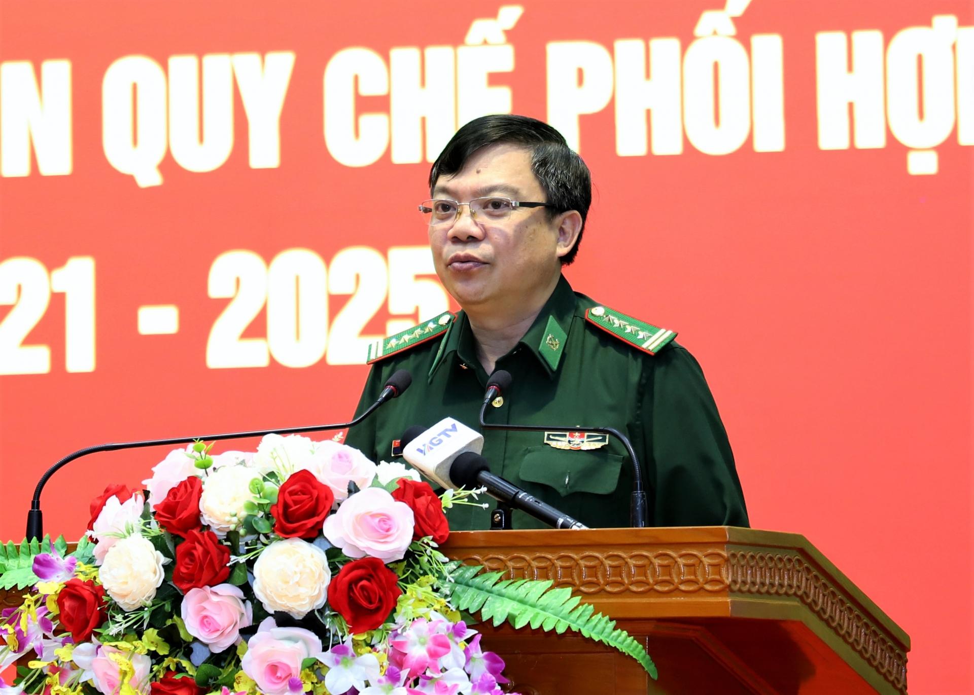 Đại tá Đào Hồng Hà, Chính ủy Bộ Chỉ huy BĐBP tỉnh báo cáo, thông tin một số kết quả nổi bật trong công tác phối hợp.