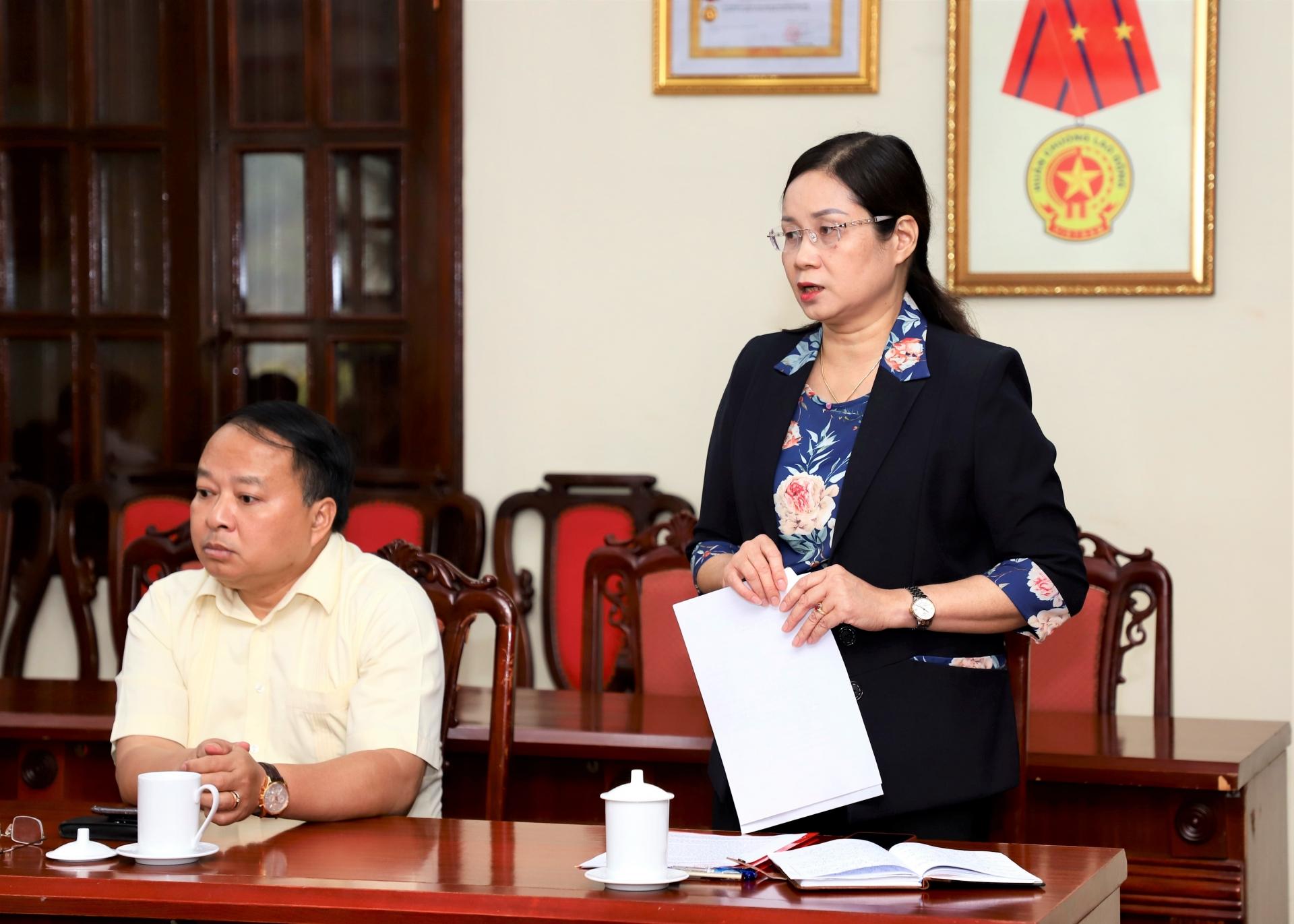 Phó Chủ tịch UBND tỉnh Hà Thị Minh Hạnh phát biểu thảo luận tại tổ 3