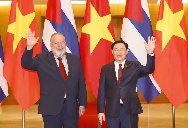 Chủ tịch Quốc hội Vương Đình Huệ tiếp Thủ tướng Cộng hòa Cuba Manuel Marrero Cruz thăm hữu nghị chính thức Việt Nam. (Ảnh: TTXVN)