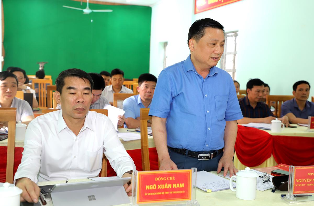 Trưởng ban Tổ chức Tỉnh ủy Nguyễn Minh Tiến phát biểu tại buổi làm việc.