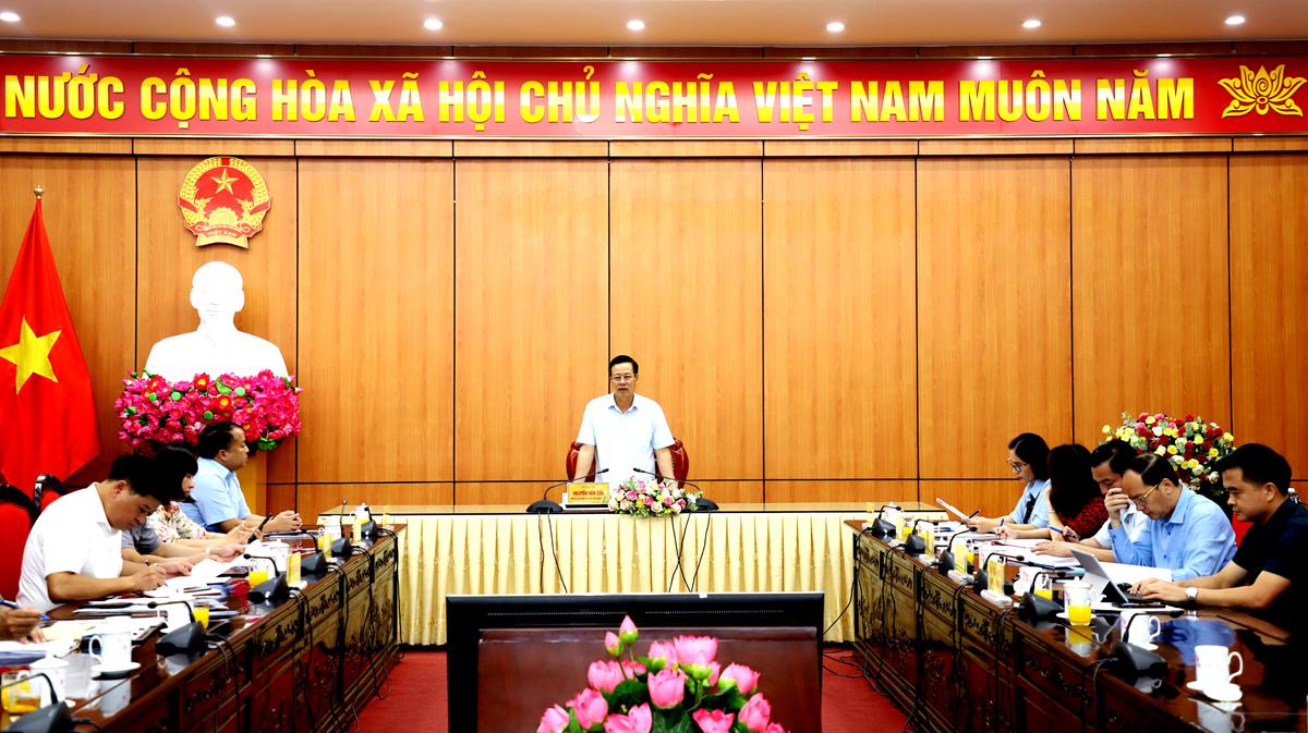Chủ tịch UBND tỉnh Nguyễn Văn Sơn chủ trì cuộc họp.