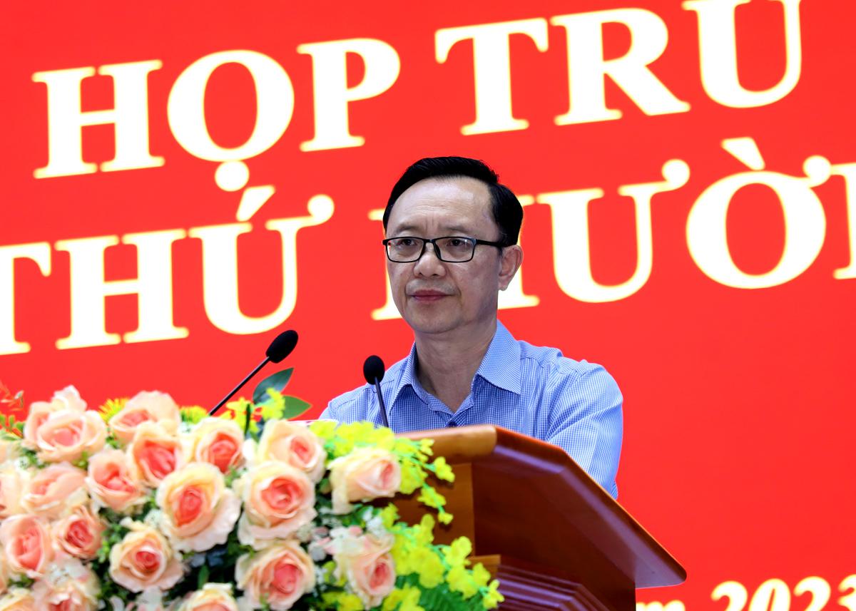 Phó Bí thư Thường trực Tỉnh ủy, Chủ tịch HĐND tỉnh Thào Hồng Sơn phát biểu tại phiên trù bị.