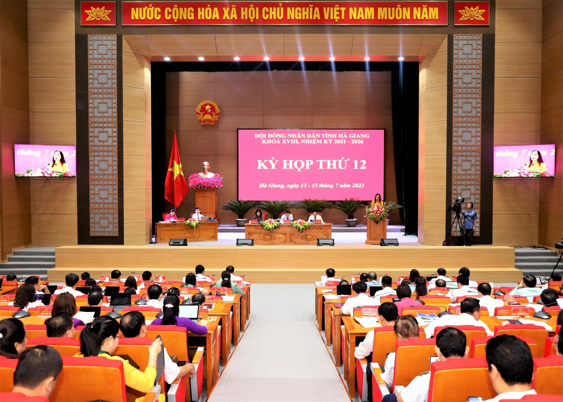 Quang cảnh phiên bế mạc Kỳ họp thứ 12, HĐND tỉnh khóa XVIII.