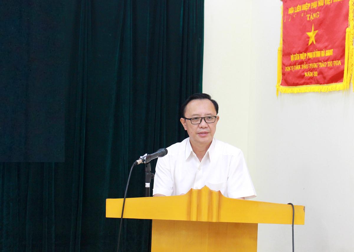 Phó Bí thư Thường trực Tỉnh ủy, Chủ tịch HĐND tỉnh Thào Hồng Sơn chỉ đạo tại hội nghị