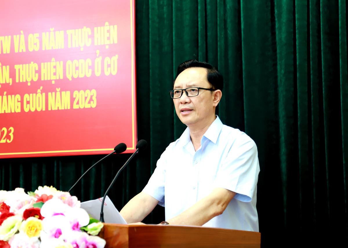 Đồng chí Thào Hồng Sơn, Phó Bí thư Thường trực Tỉnh ủy, Chủ tịch HĐND tỉnh phát biểu chỉ đạo tại hội nghị.