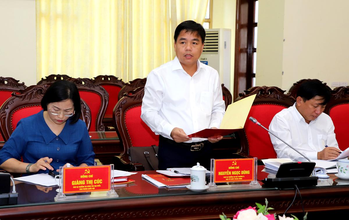 Đại diện Ban Tổ chức Trung ương công bố Quyết định của Bộ Chính trị triển khai kế hoạch kiểm tra về công tác cán bộ đối với Ban Thường vụ Tỉnh ủy Hà Giang.