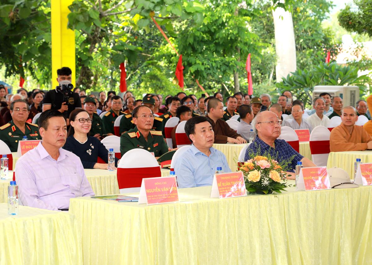 Quyền Bí thư Tỉnh ủy Nguyễn Mạnh Dũng; Chủ tịch UBND tỉnh Nguyễn Văn Sơn cùng các đại biểu dự buổi lễ