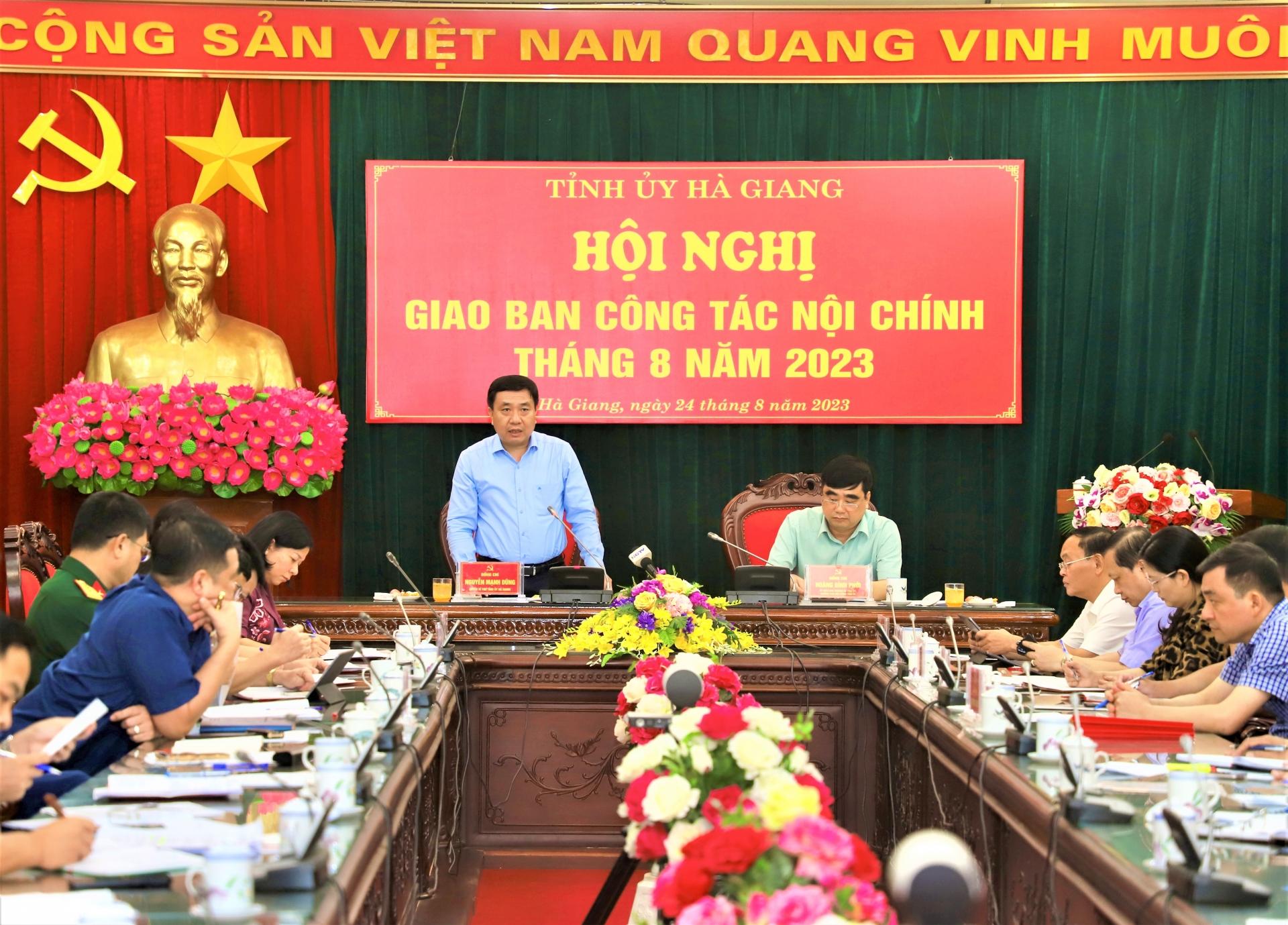 Quyền Bí thư Tỉnh ủy Nguyễn Mạnh Dũng phát biểu kết luận tại hội nghị