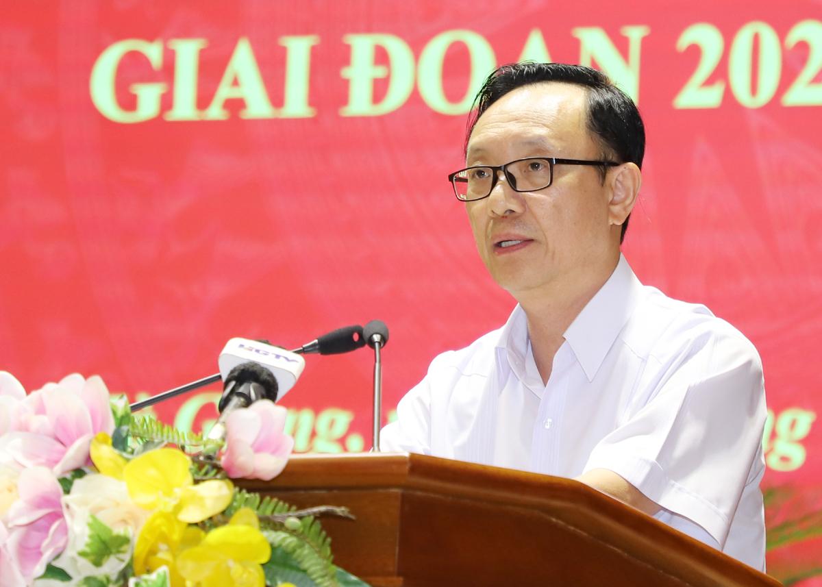 Phó Bí thư Thường trực Tỉnh ủy, Chủ tịch HHĐN tỉnh Thào Hồng Sơn phát biểu tại hội nghị